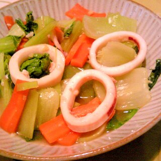 いかと青梗菜・にんじんの塩麹・生姜炒め